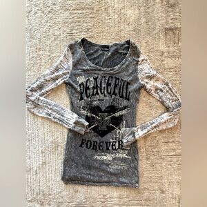 Daytrip Gray Fitted Graphic Long Sleeve Tee